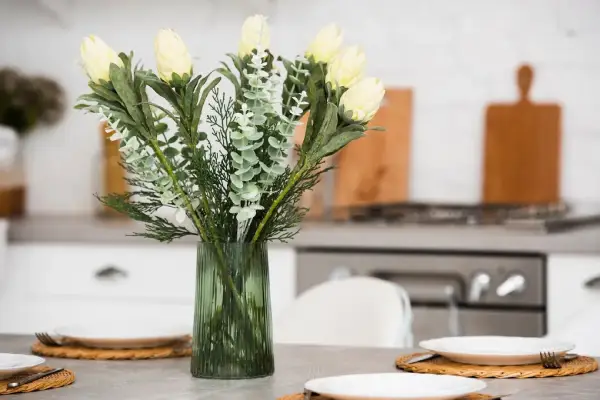 گل های مناسب آشپزخانه اگه تو آشپزخانه پنجره نداریداین گیاهان آپارتمانی نور نمیخوان